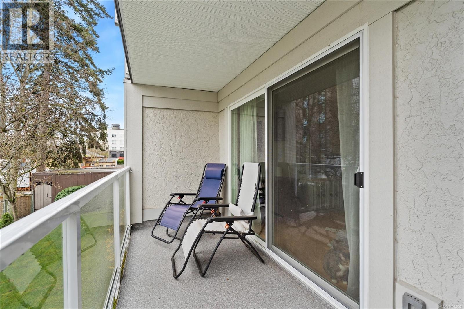 206 1040 Rockland Ave, Victoria