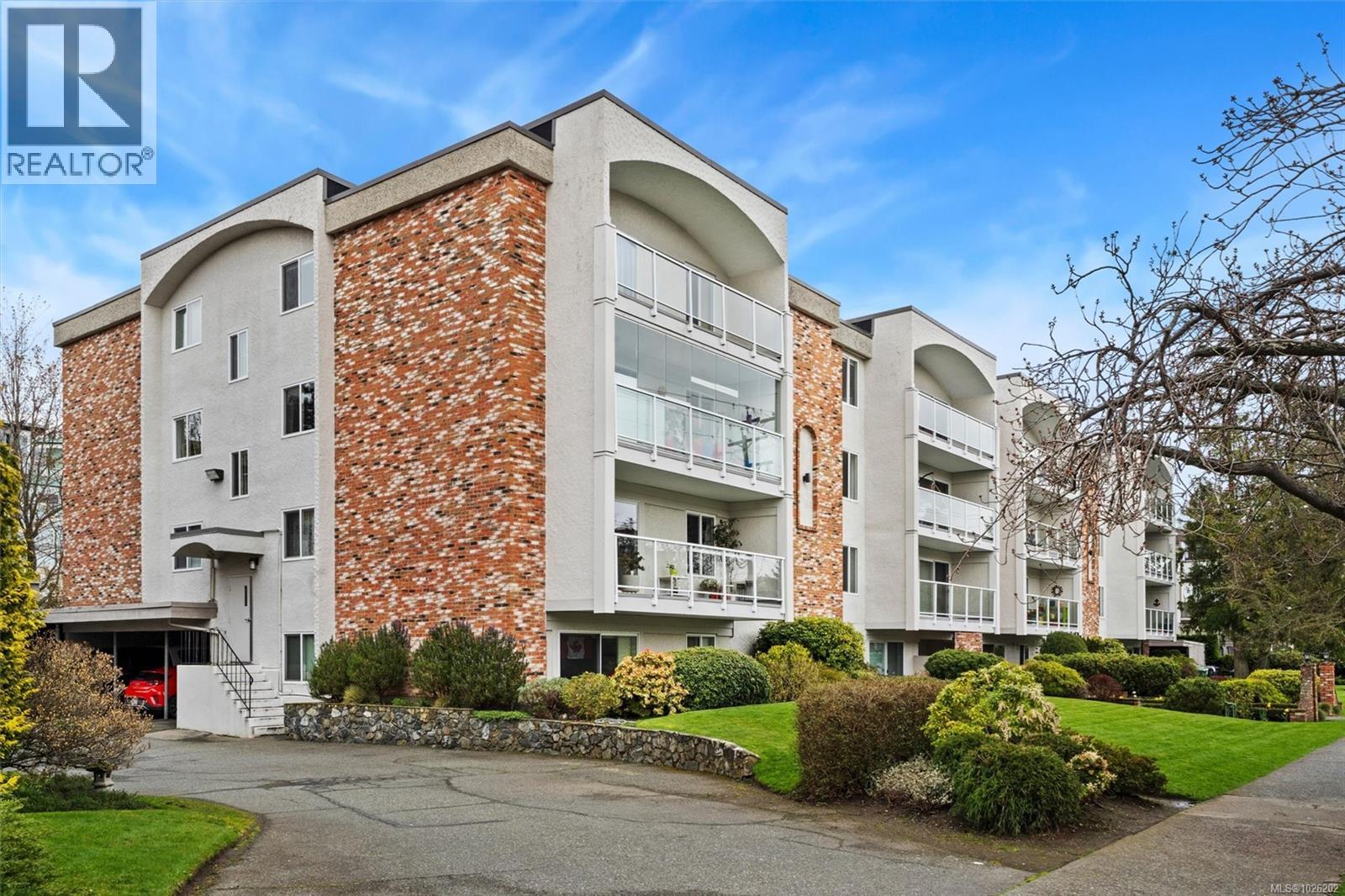 206 1040 Rockland Ave, Victoria