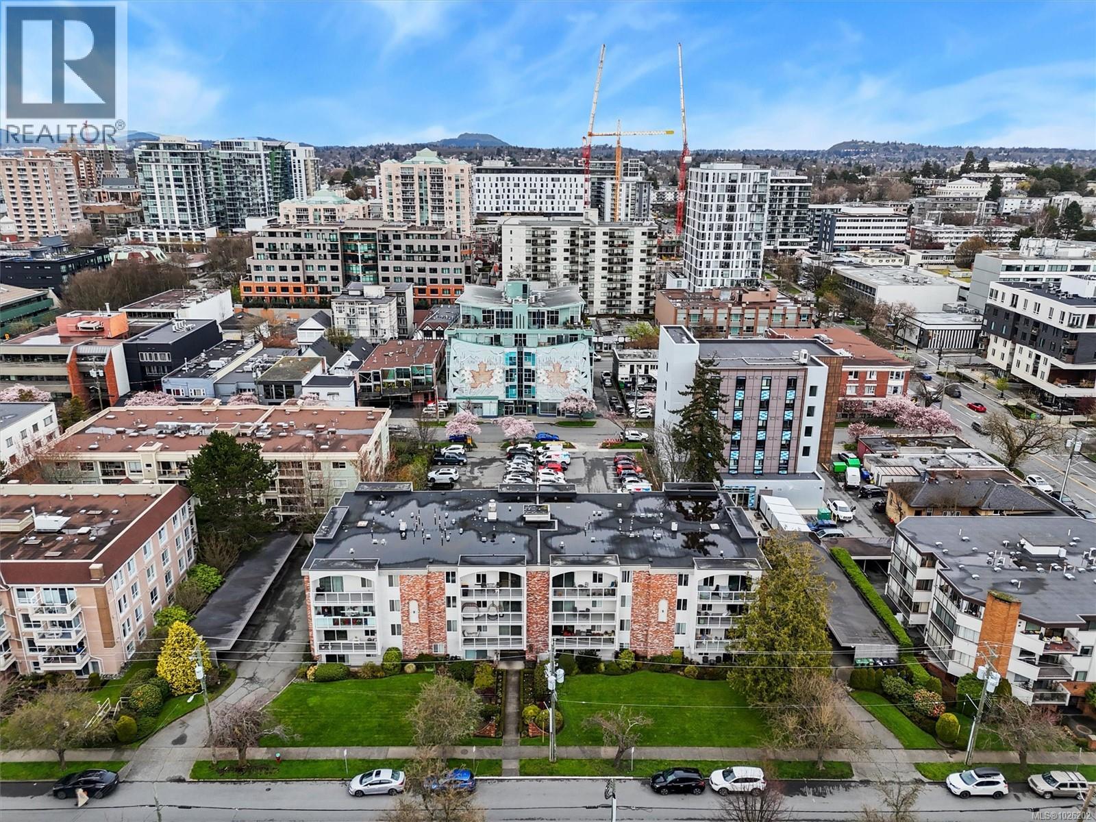 206 1040 Rockland Ave, Victoria