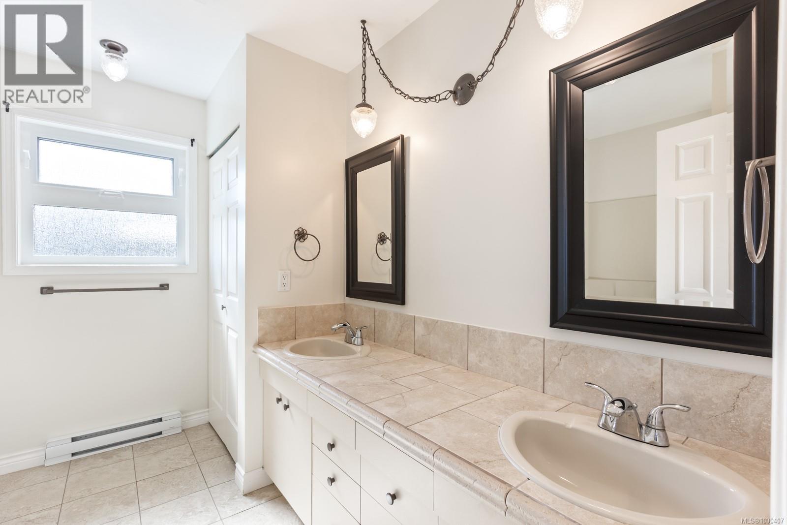 392 Carnegie St - 55