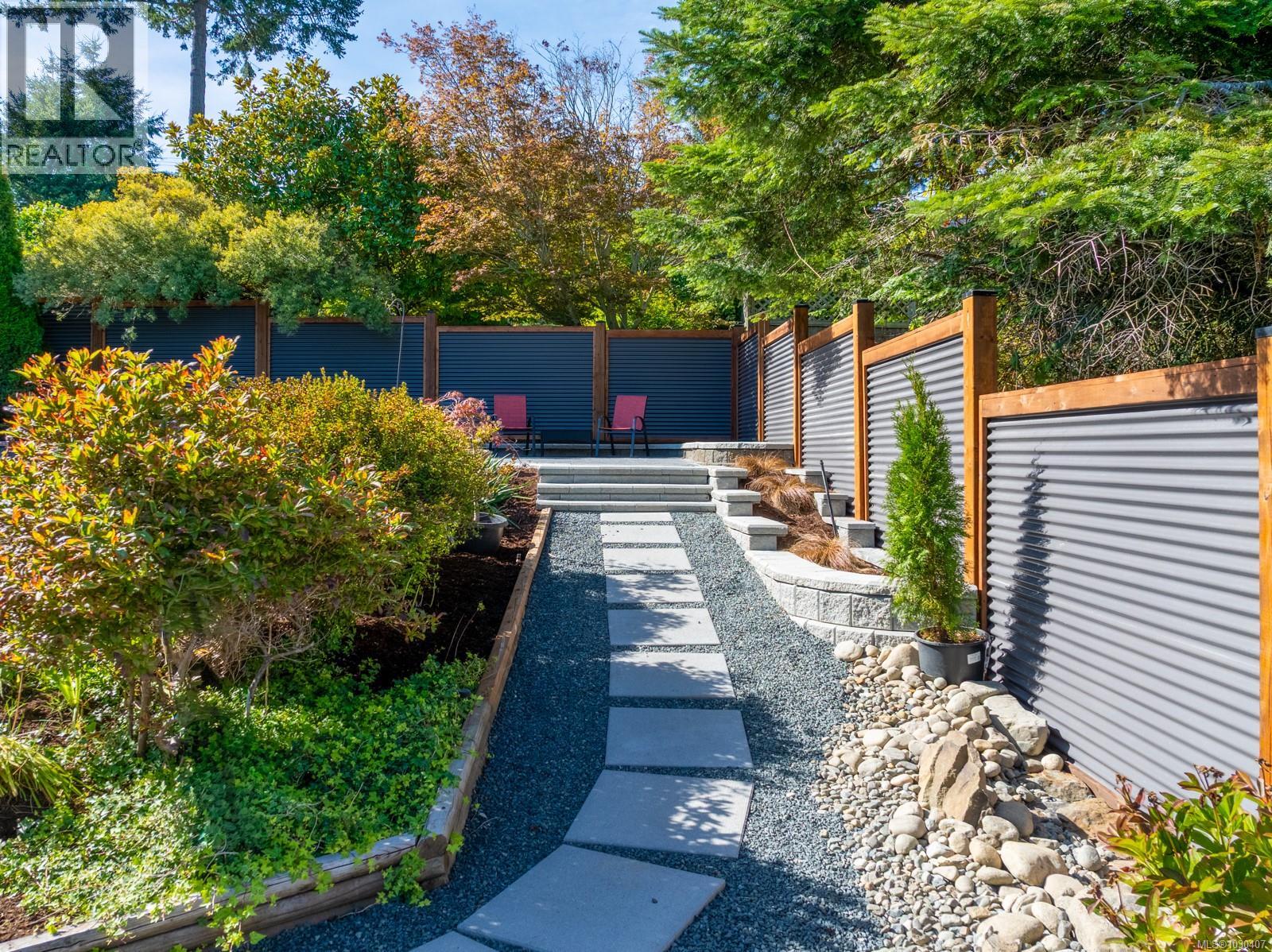 392 Carnegie St - 79