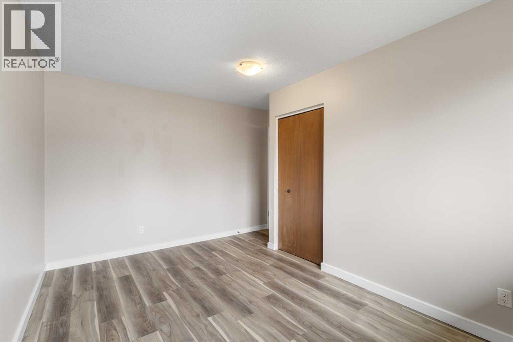 Single Family House Bungalow for Sale in  Hunterfield Road NW Huntington Hills Calgary 