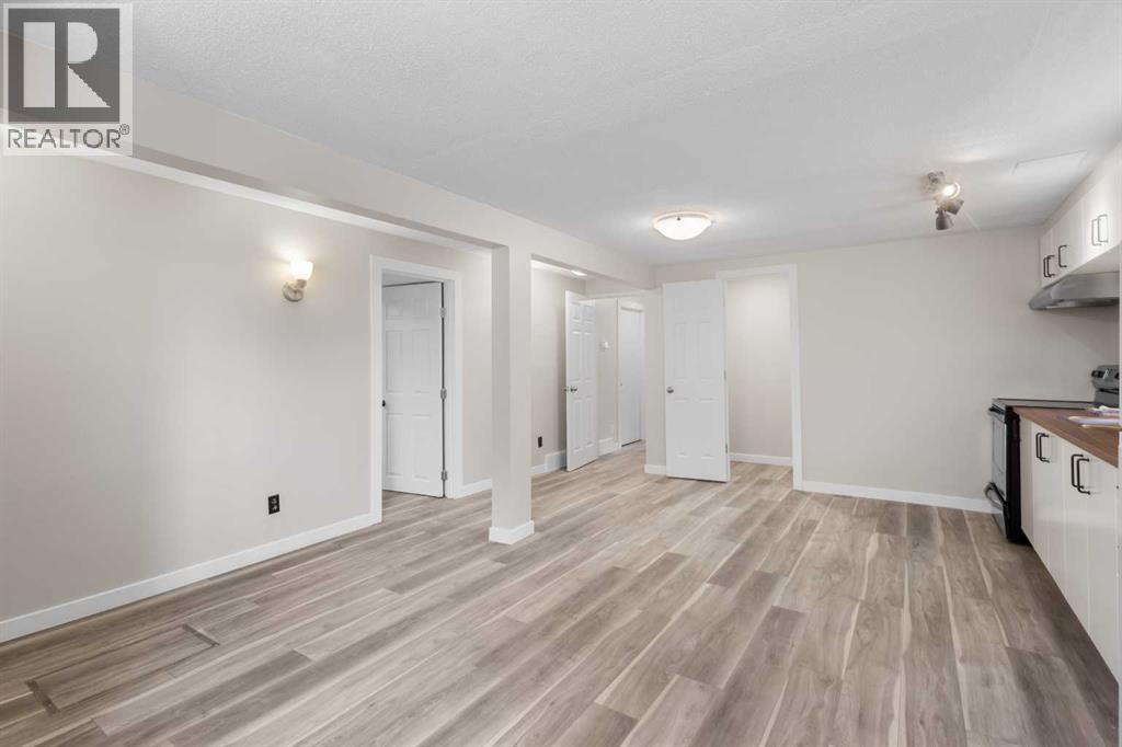 Single Family House Bungalow for Sale in  Hunterfield Road NW Huntington Hills Calgary 