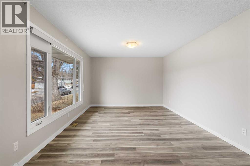 Single Family House Bungalow for Sale in  Hunterfield Road NW Huntington Hills Calgary 