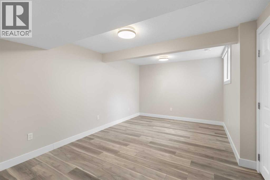 Single Family House Bungalow for Sale in  Hunterfield Road NW Huntington Hills Calgary 