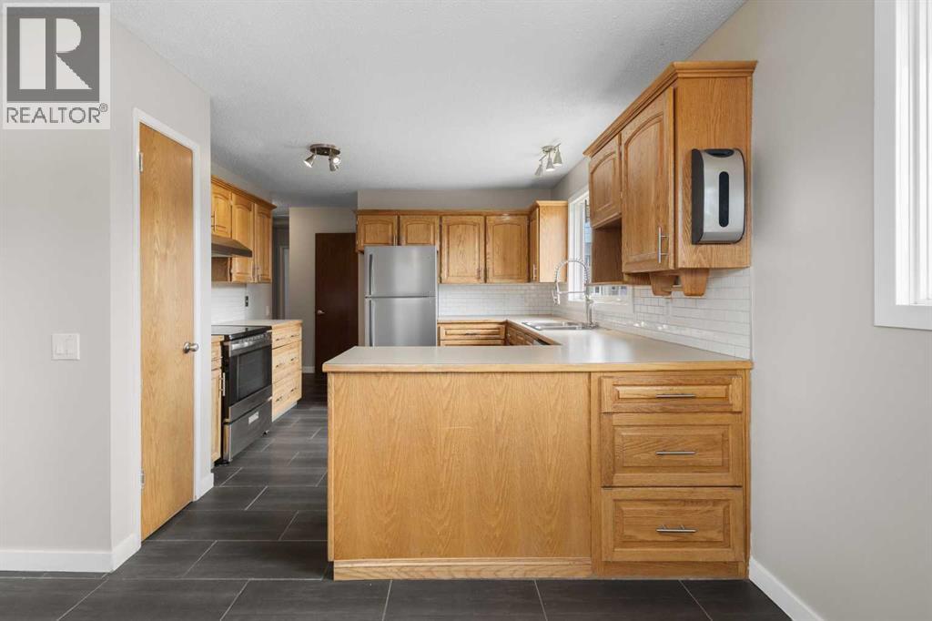 Single Family House Bungalow for Sale in  Hunterfield Road NW Huntington Hills Calgary 