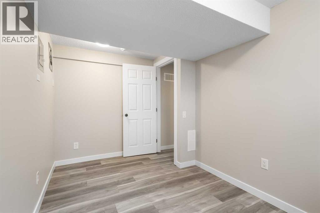 Single Family House Bungalow for Sale in  Hunterfield Road NW Huntington Hills Calgary 