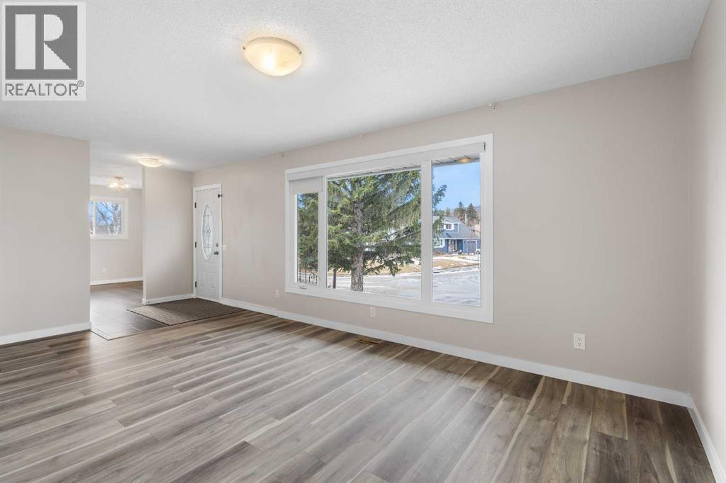 Single Family House Bungalow for Sale in  Hunterfield Road NW Huntington Hills Calgary 