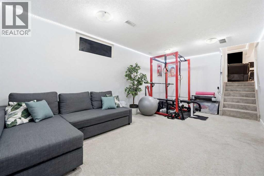 Single Family House 4 Level for Sale in  Templevale Place NE Temple Calgary 