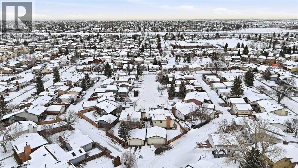 Single Family House 4 Level for Sale in  Templevale Place NE Temple Calgary 