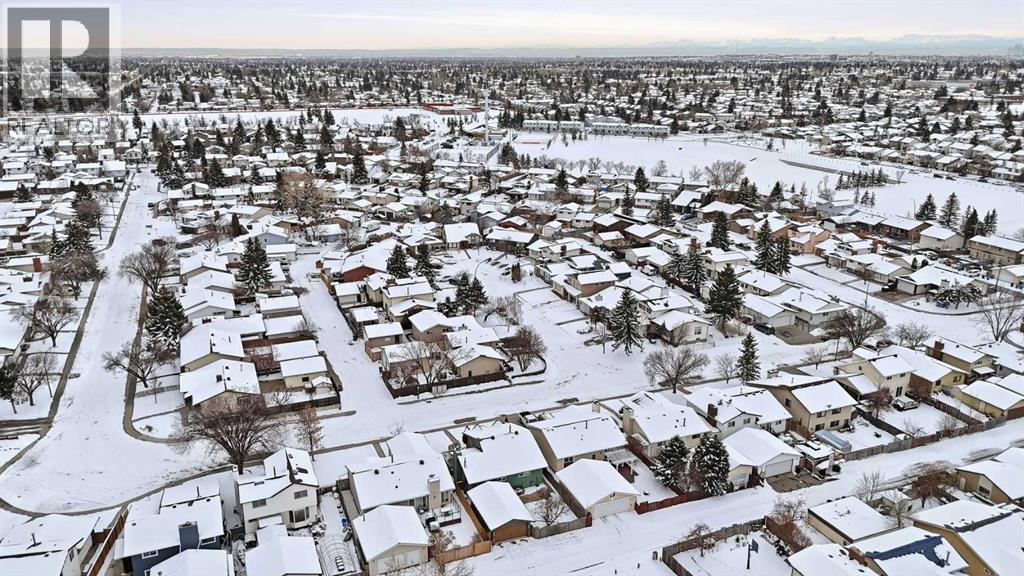 Single Family House 4 Level for Sale in  Templevale Place NE Temple Calgary 