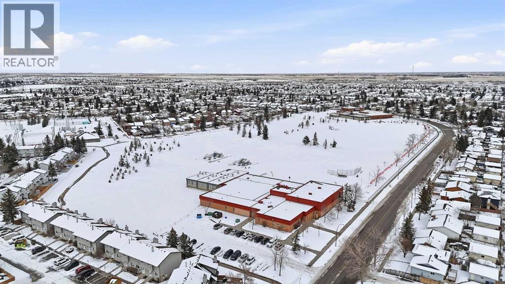 Single Family House 4 Level for Sale in  Templevale Place NE Temple Calgary 