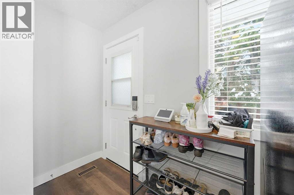 Single Family House 4 Level for Sale in  Templevale Place NE Temple Calgary 