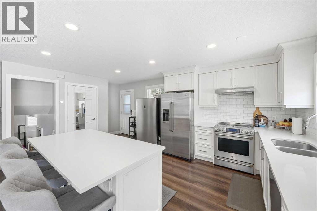 Single Family House 4 Level for Sale in  Templevale Place NE Temple Calgary 