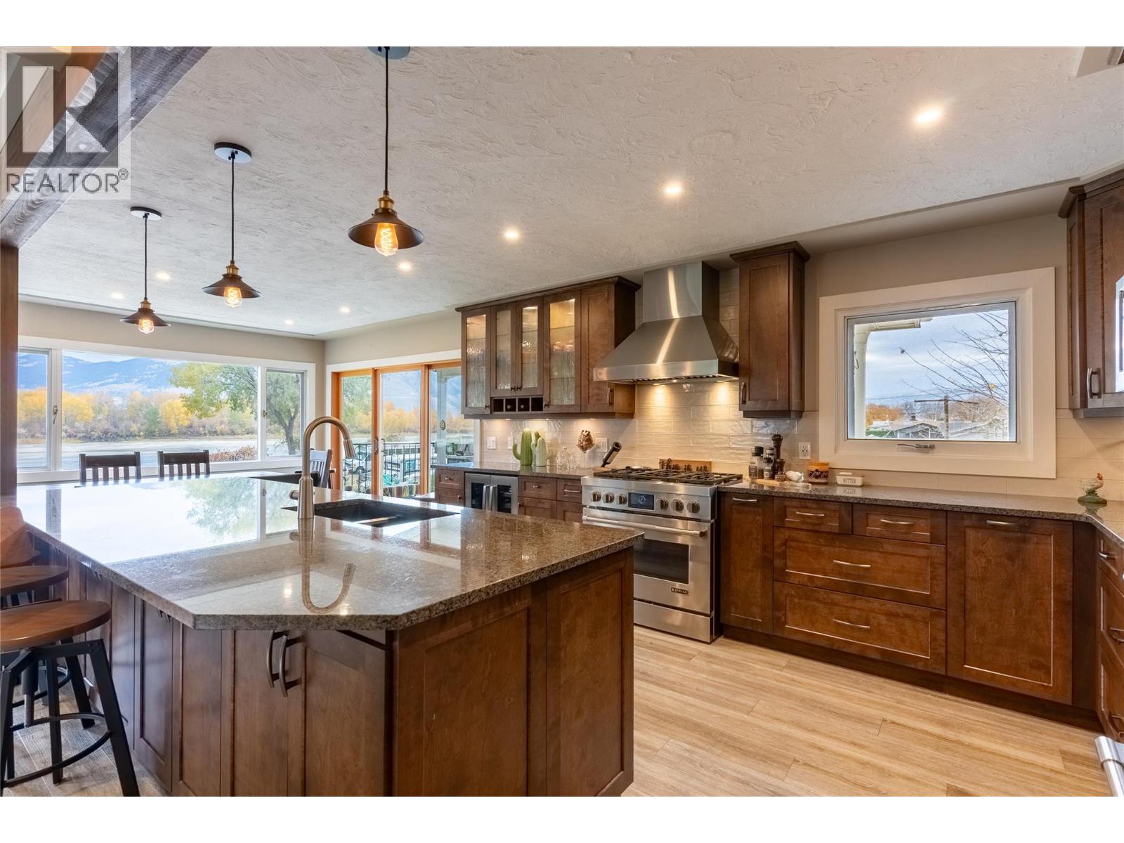 725 YATES Road, Kamloops