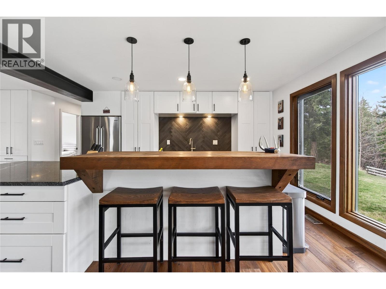 1040 Old Auto Road SE, Salmon Arm