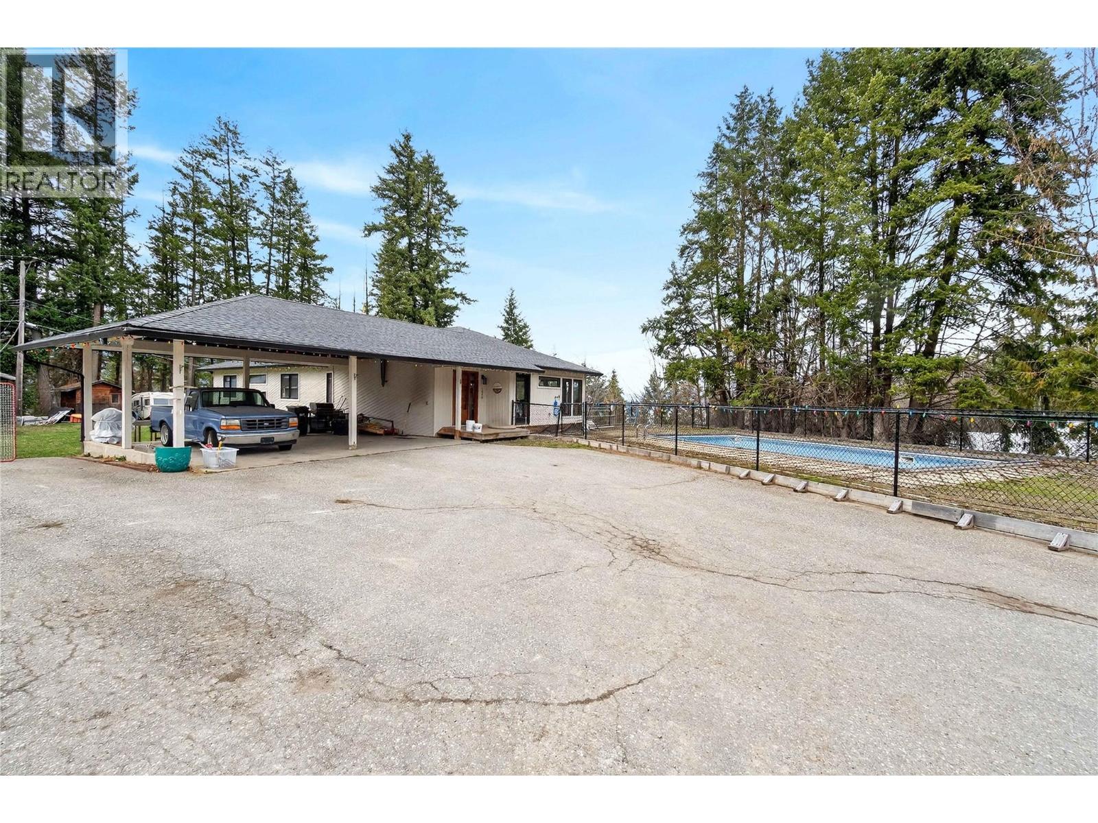 1040 Old Auto Road SE, Salmon Arm