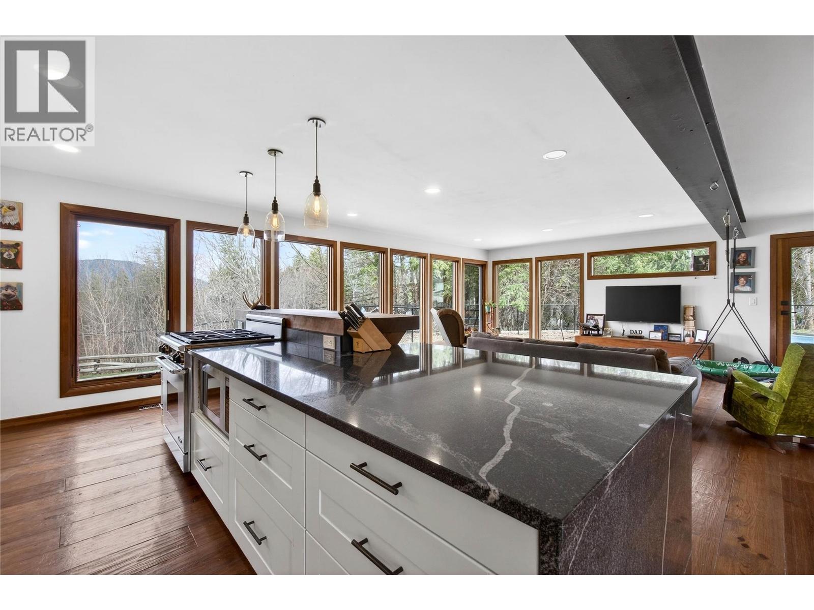 1040 Old Auto Road SE, Salmon Arm