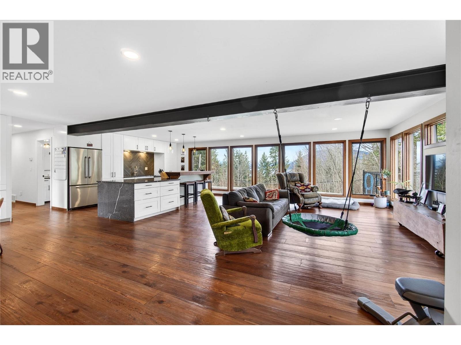 1040 Old Auto Road SE, Salmon Arm