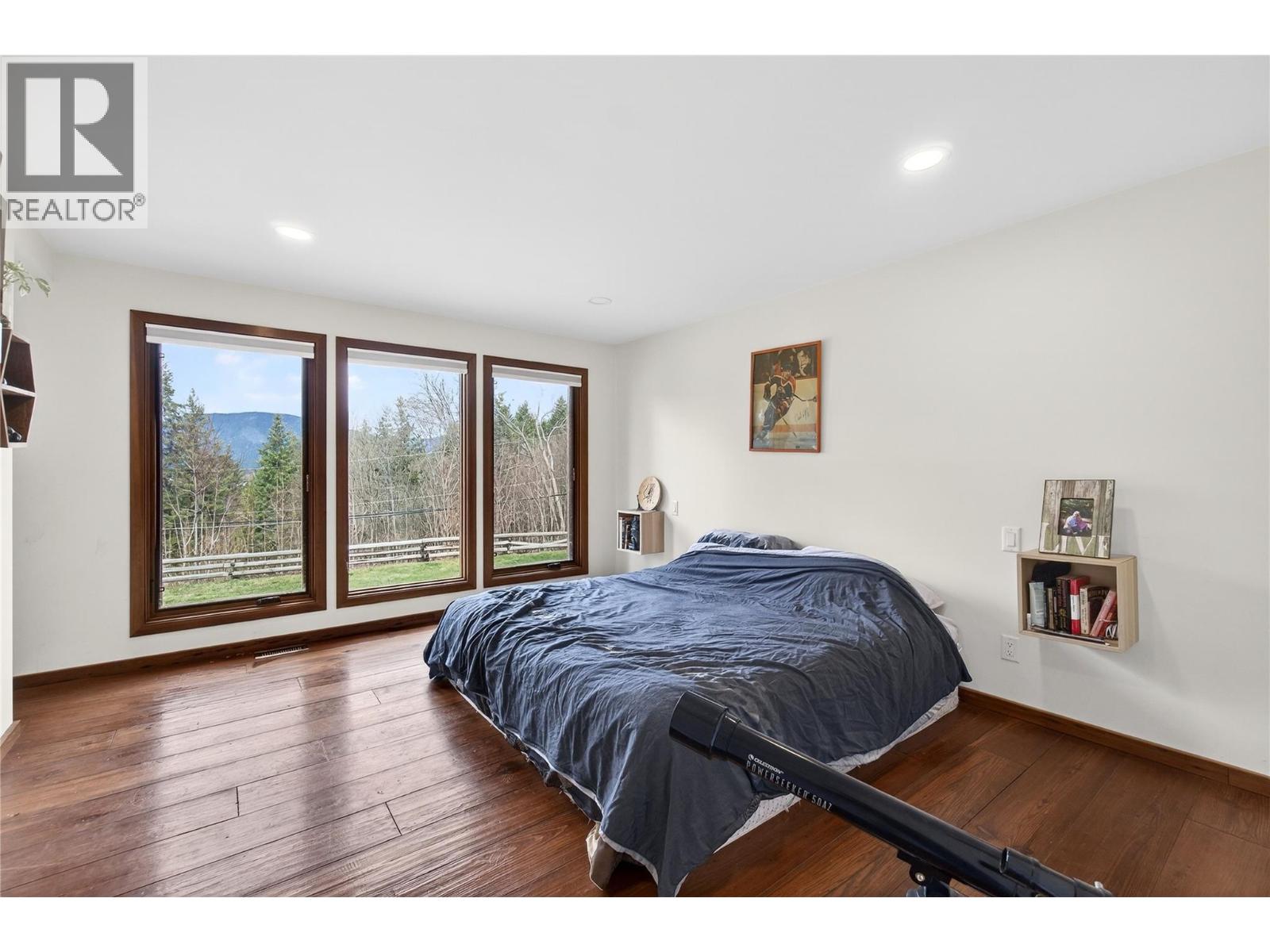 1040 Old Auto Road SE, Salmon Arm