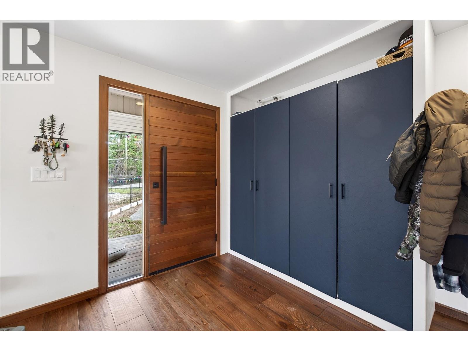 1040 Old Auto Road SE, Salmon Arm