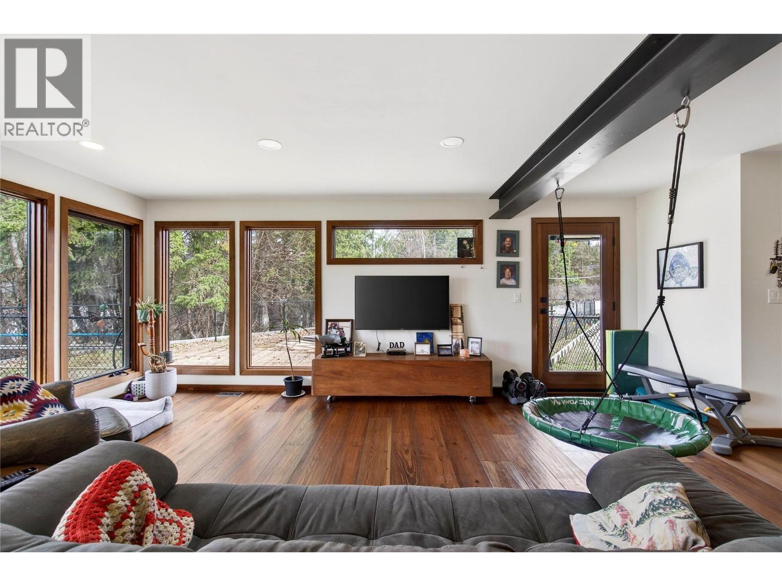 1040 Old Auto Road SE, Salmon Arm