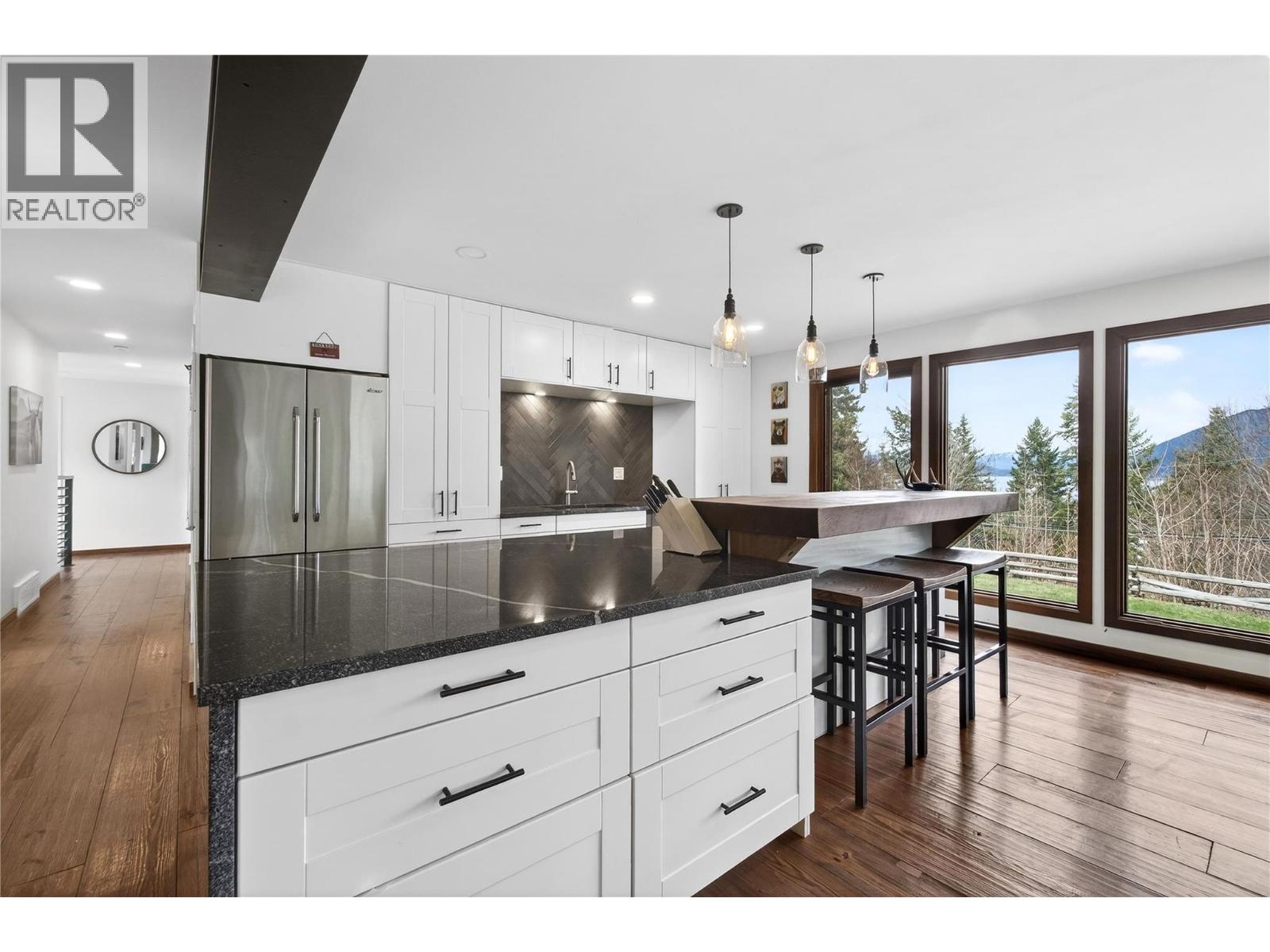 1040 Old Auto Road SE, Salmon Arm