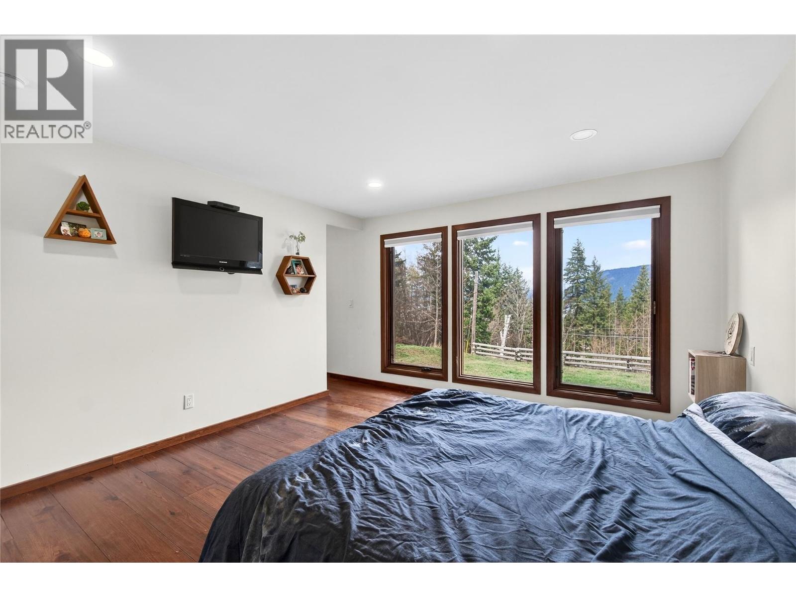 1040 Old Auto Road SE, Salmon Arm