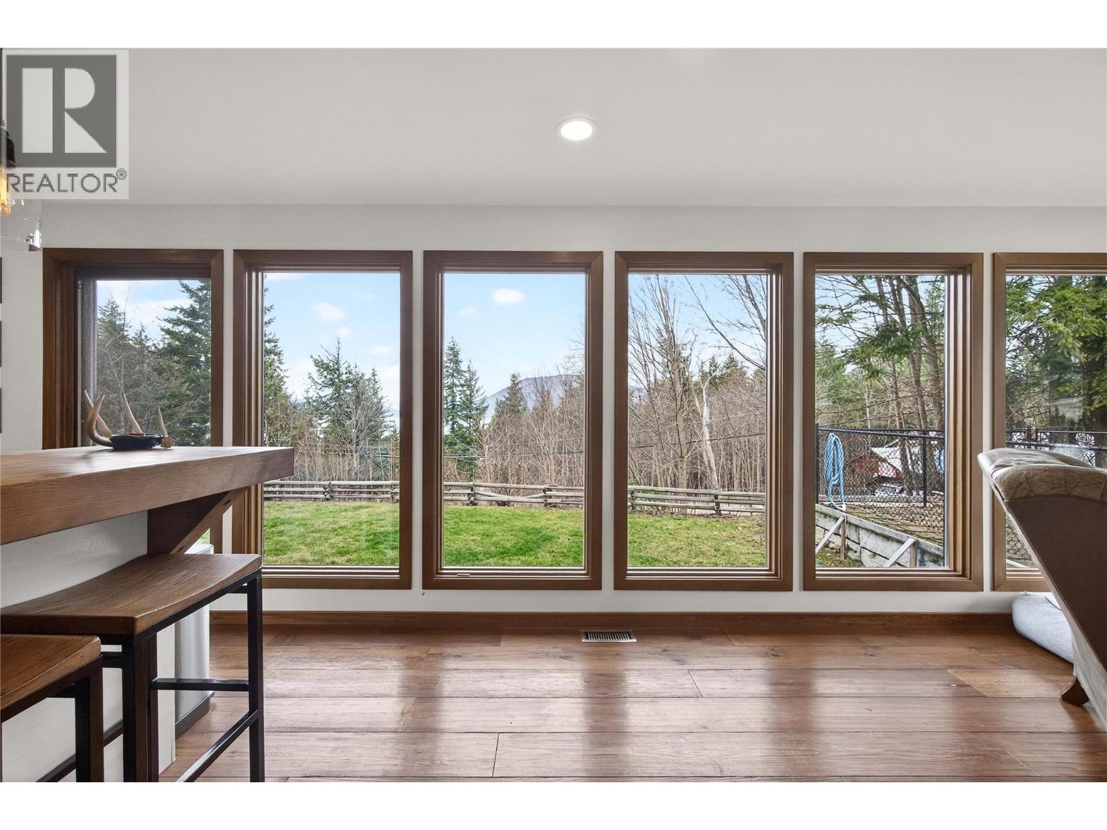 1040 Old Auto Road SE, Salmon Arm