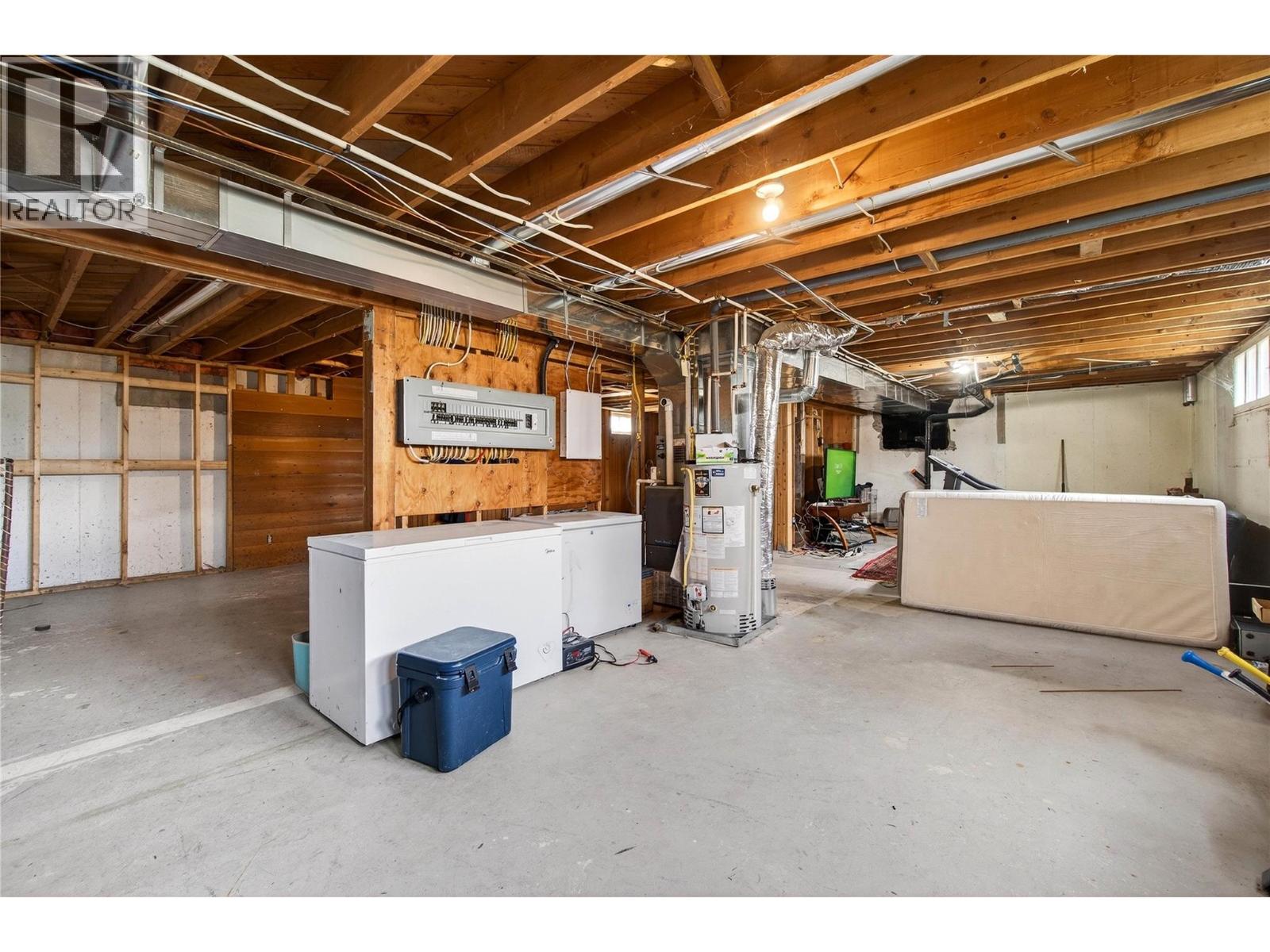 1040 Old Auto Road SE, Salmon Arm