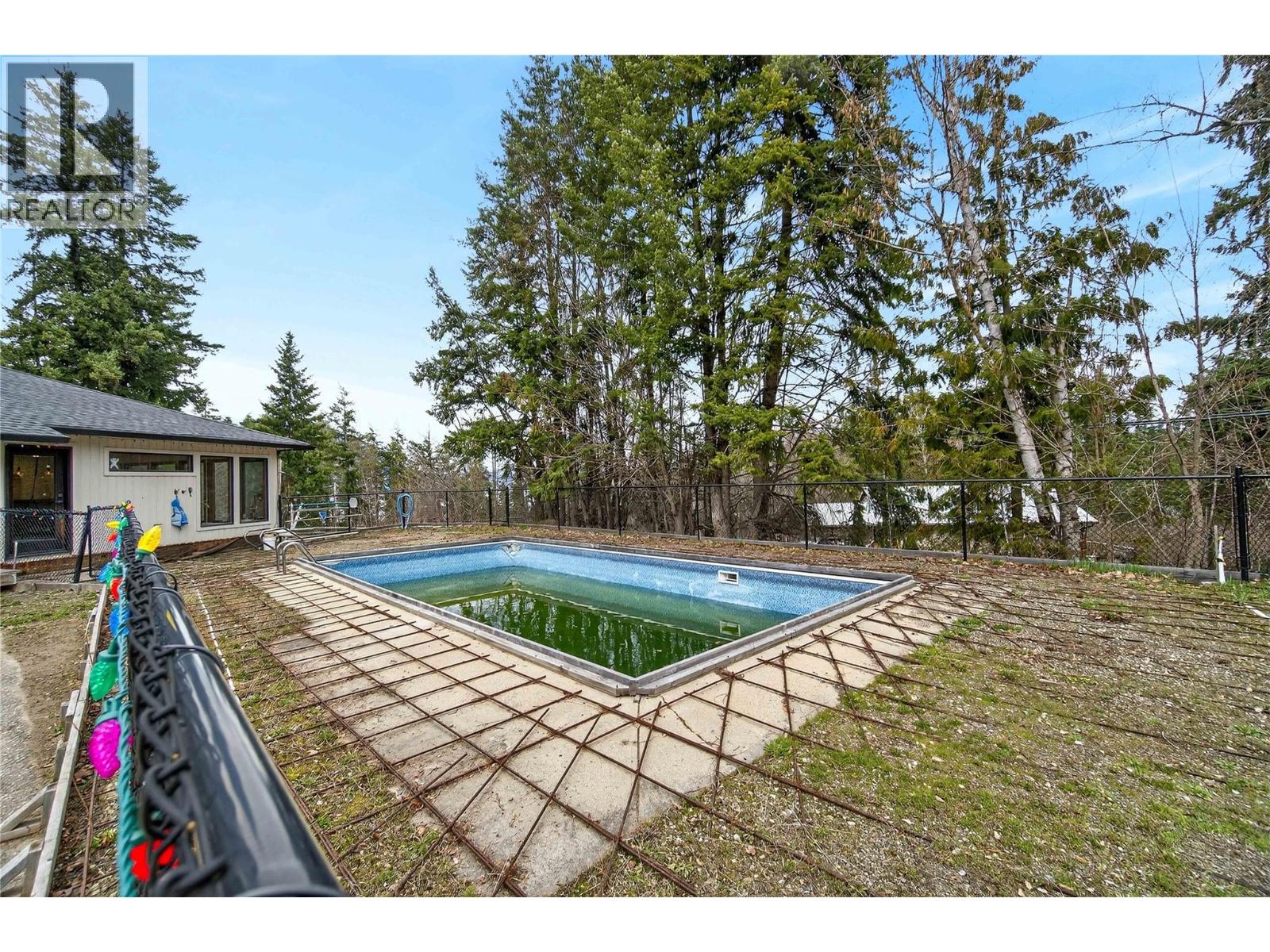 1040 Old Auto Road SE, Salmon Arm