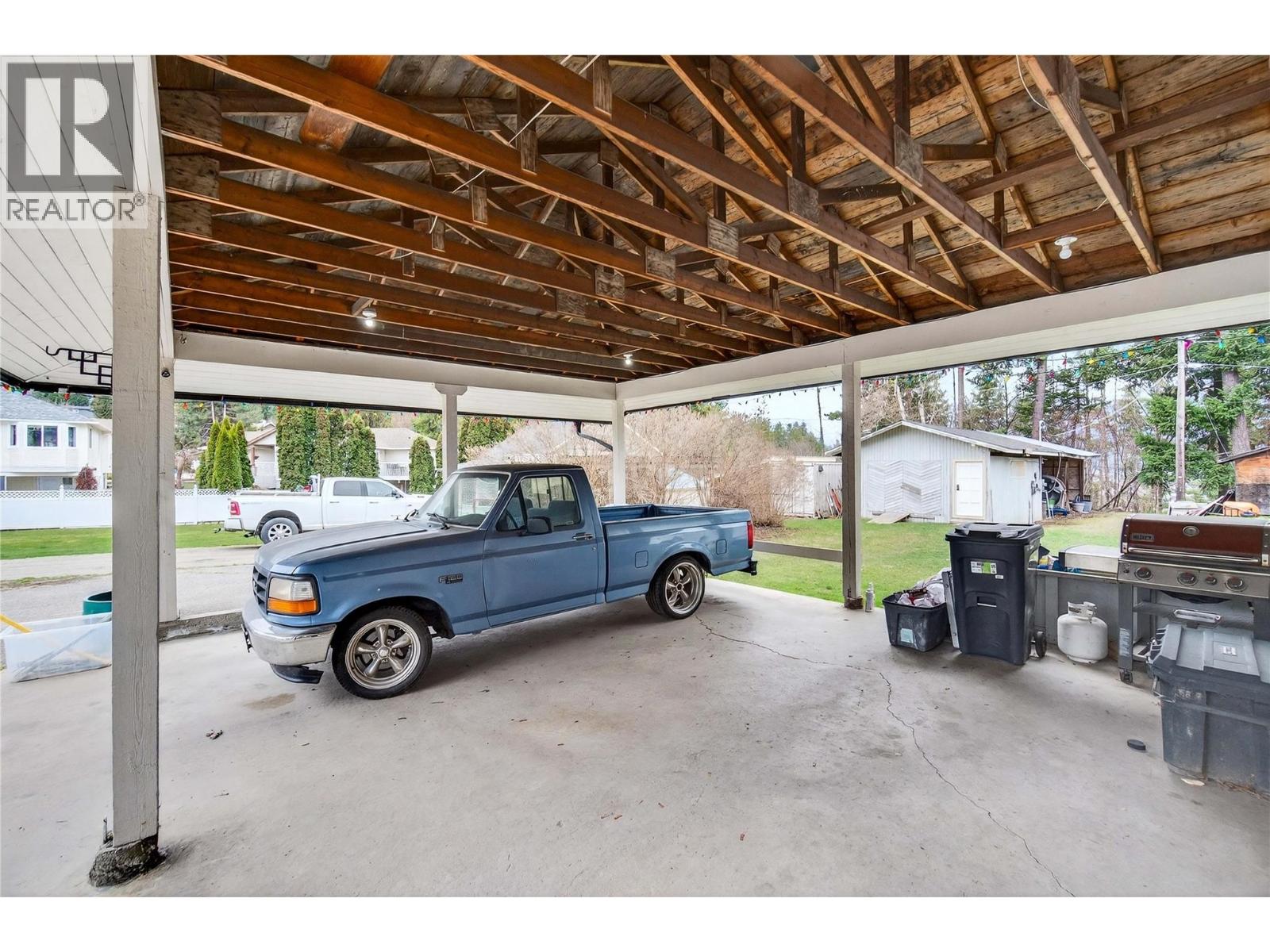 1040 Old Auto Road SE, Salmon Arm