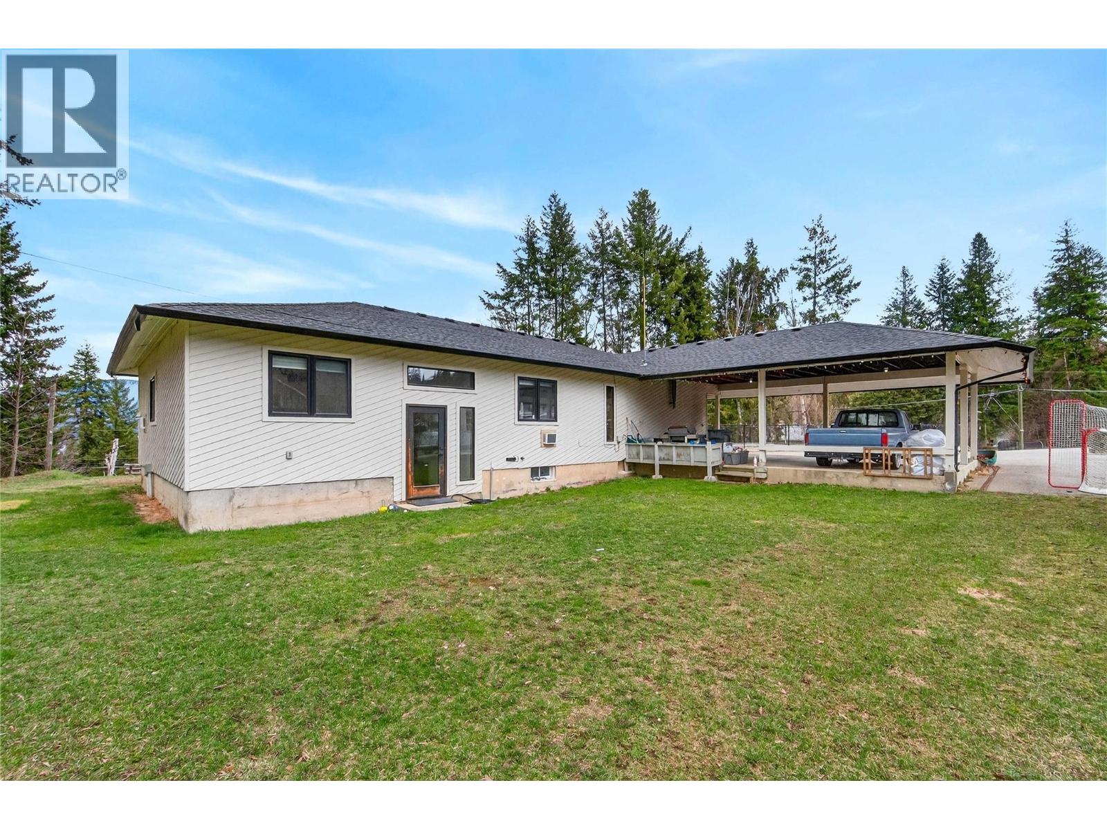 1040 Old Auto Road SE, Salmon Arm
