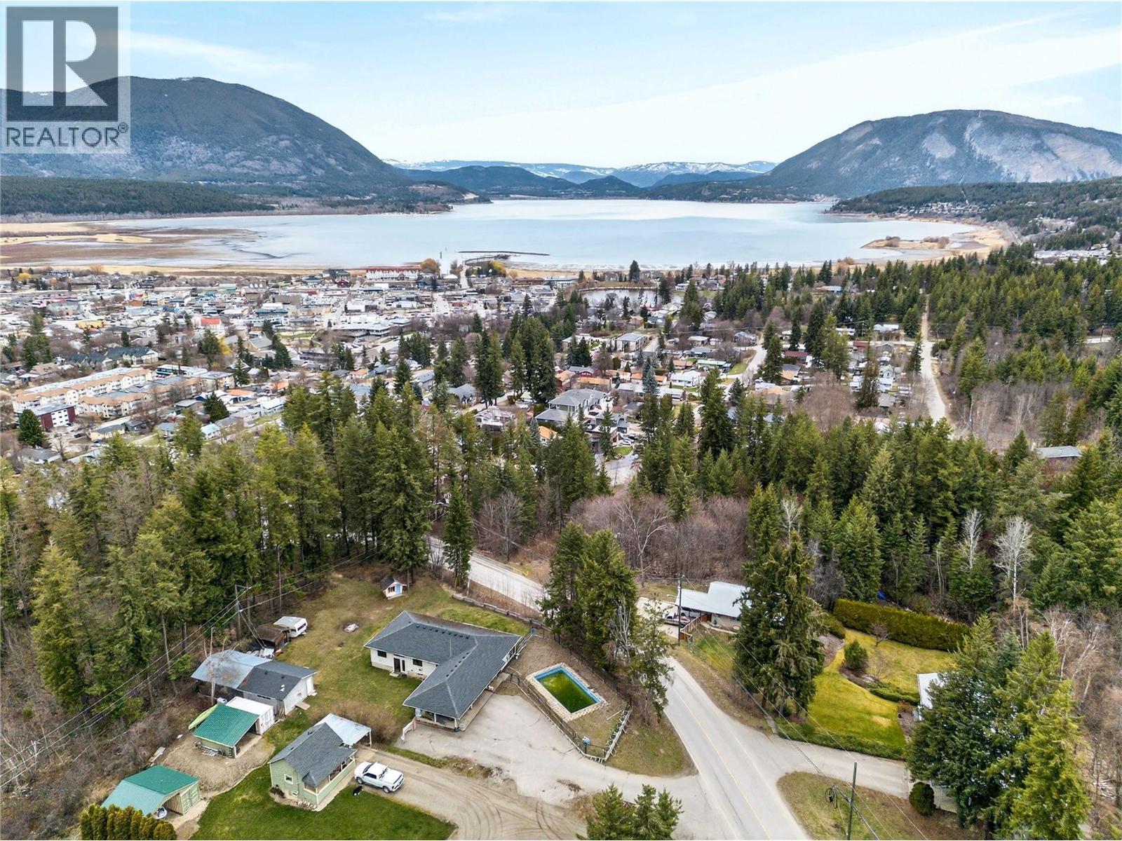 1040 Old Auto Road SE, Salmon Arm
