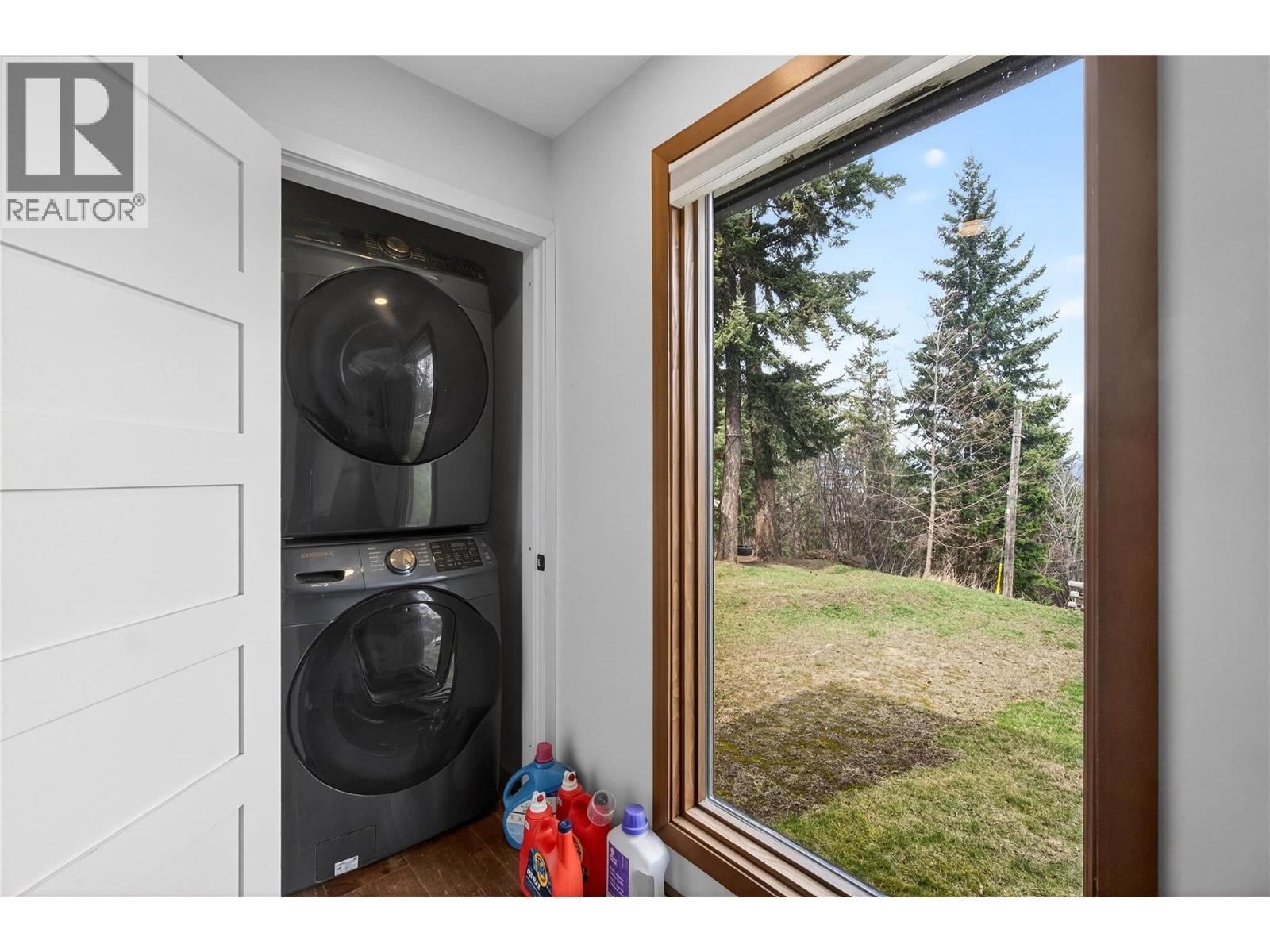 1040 Old Auto Road SE, Salmon Arm