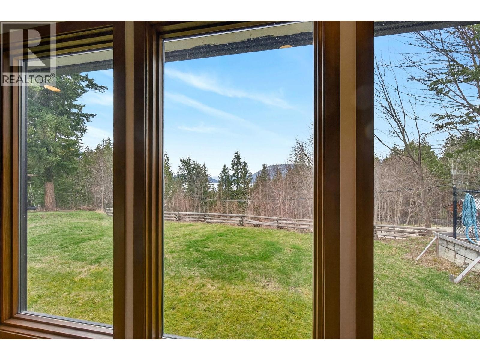 1040 Old Auto Road SE, Salmon Arm