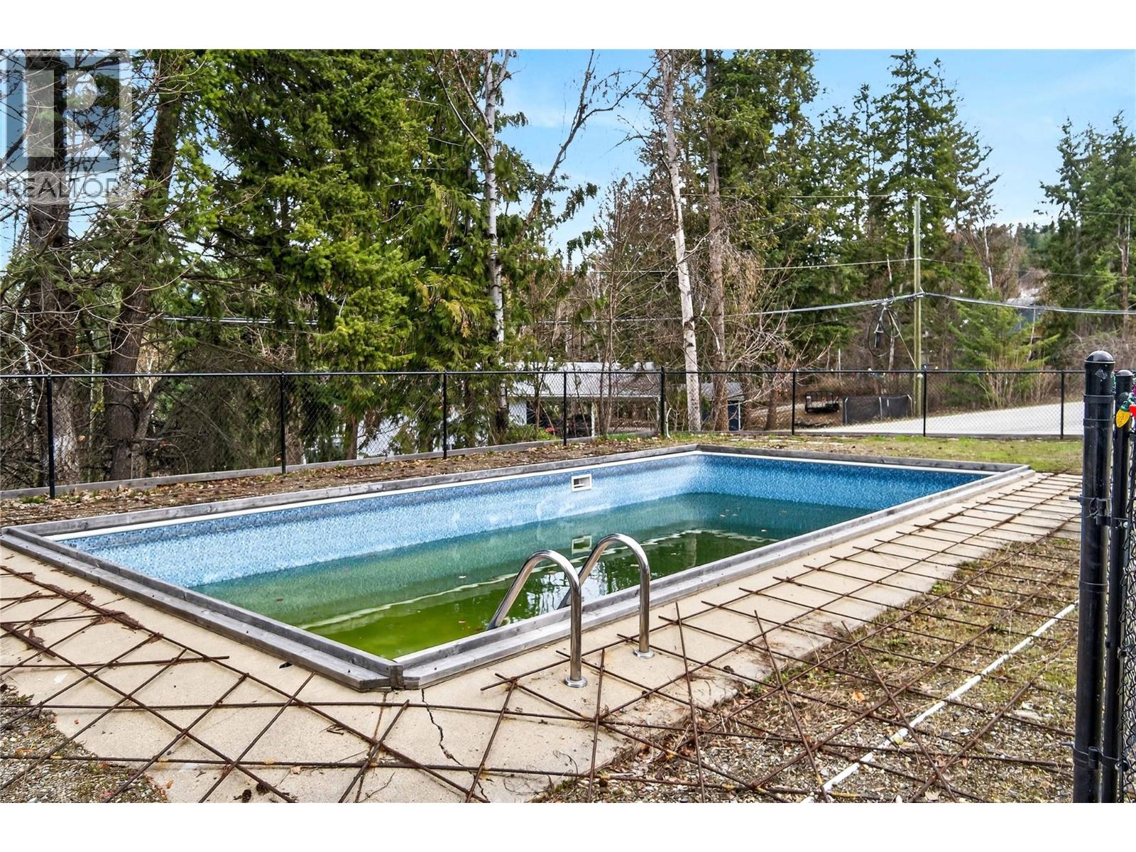 1040 Old Auto Road SE, Salmon Arm