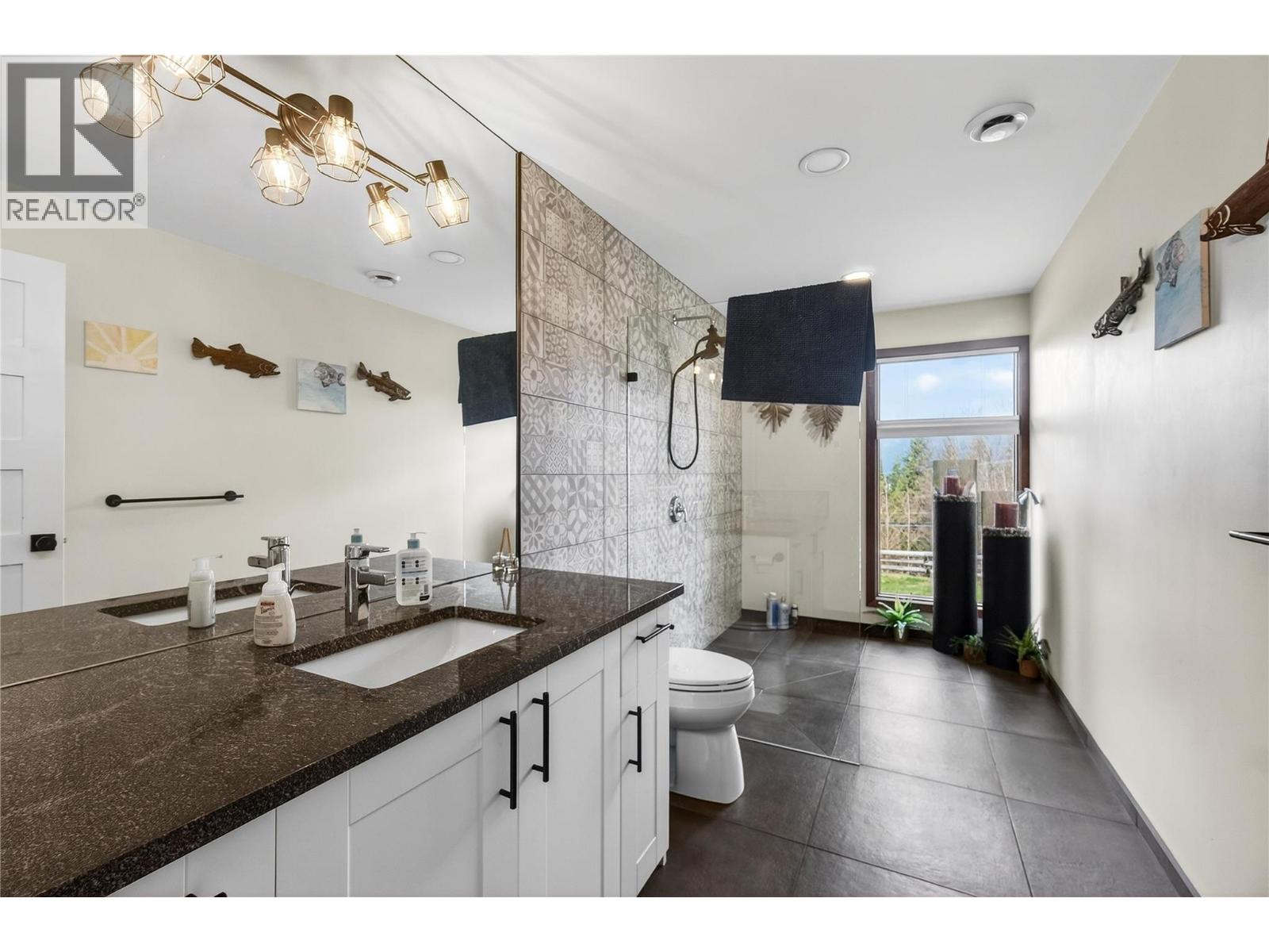 1040 Old Auto Road SE, Salmon Arm