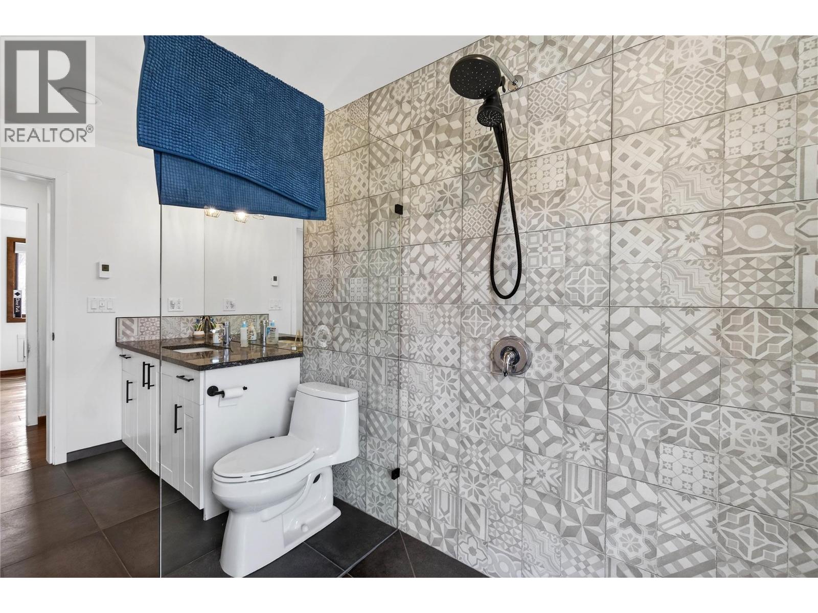 1040 Old Auto Road SE, Salmon Arm