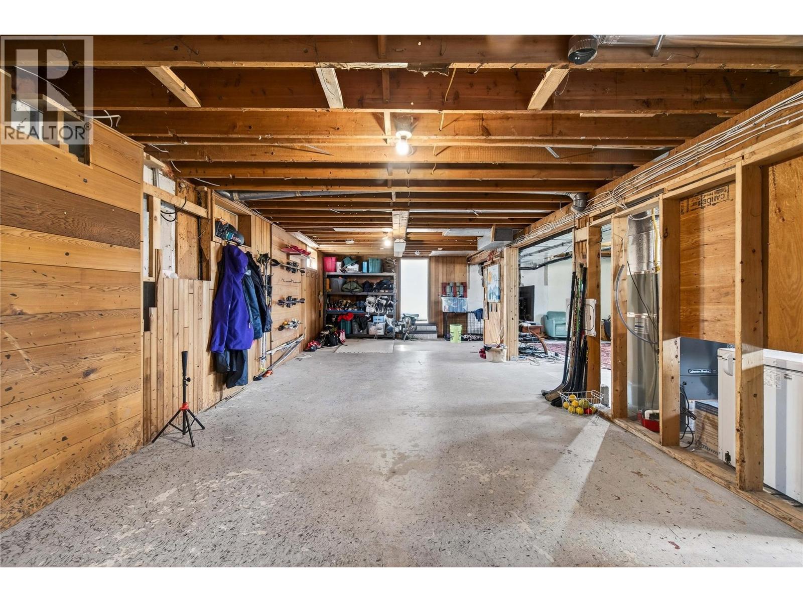 1040 Old Auto Road SE, Salmon Arm