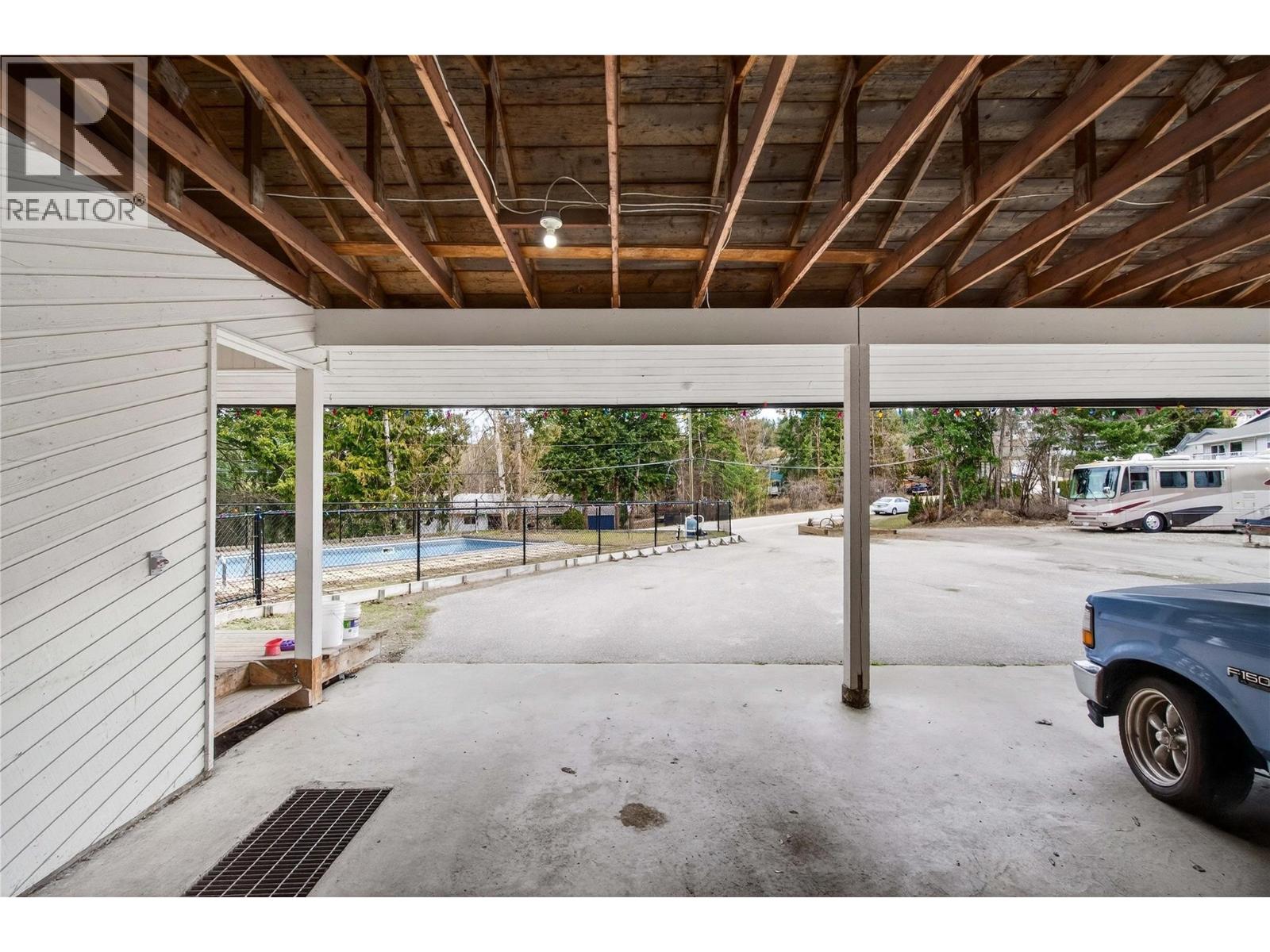 1040 Old Auto Road SE, Salmon Arm