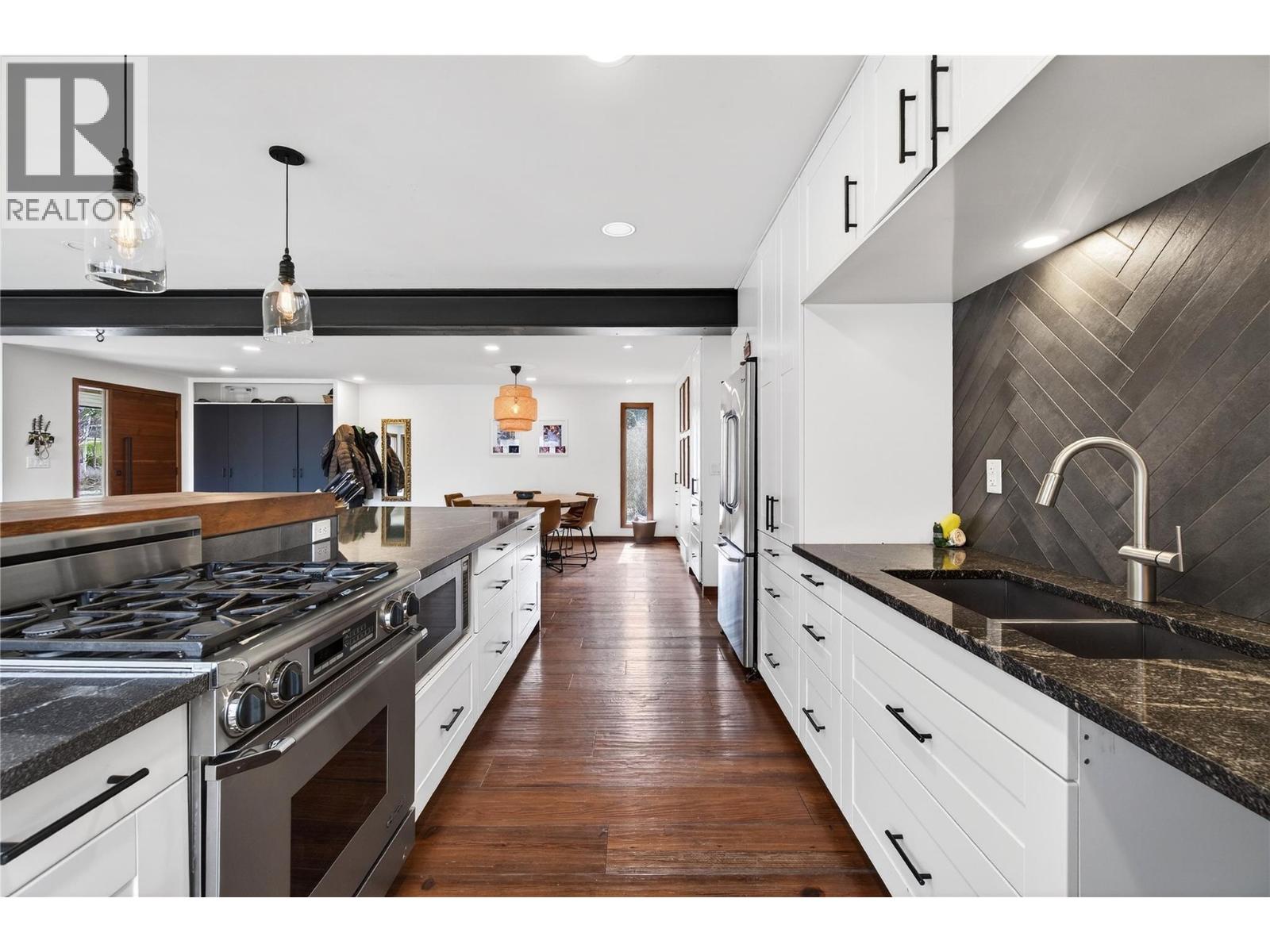 1040 Old Auto Road SE, Salmon Arm