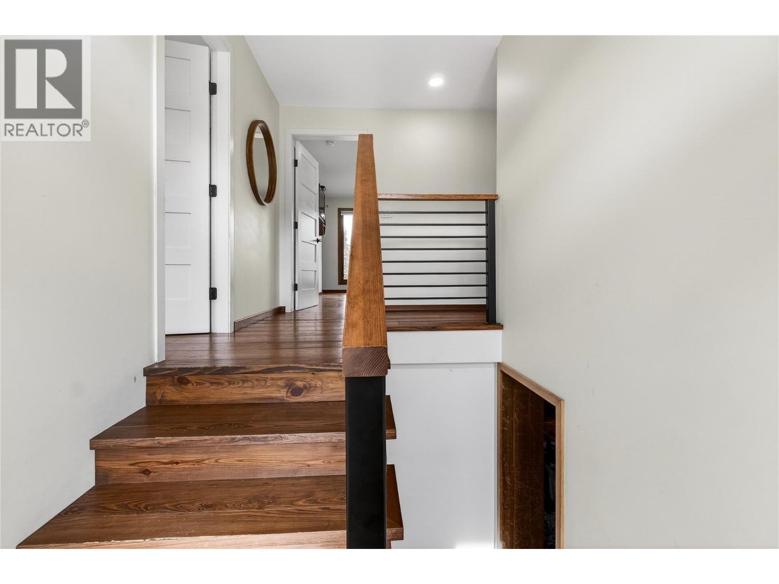 1040 Old Auto Road SE, Salmon Arm