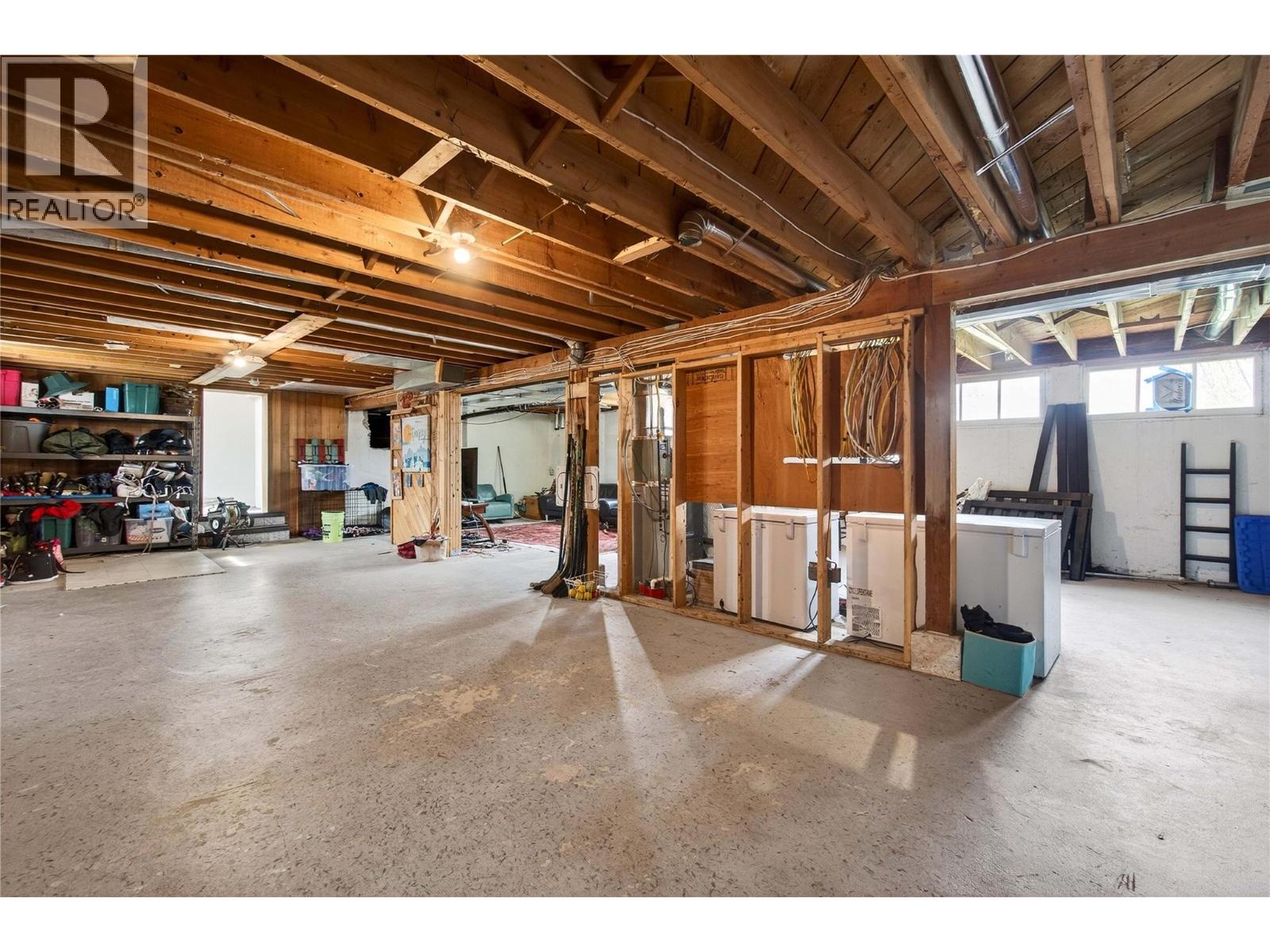 1040 Old Auto Road SE, Salmon Arm