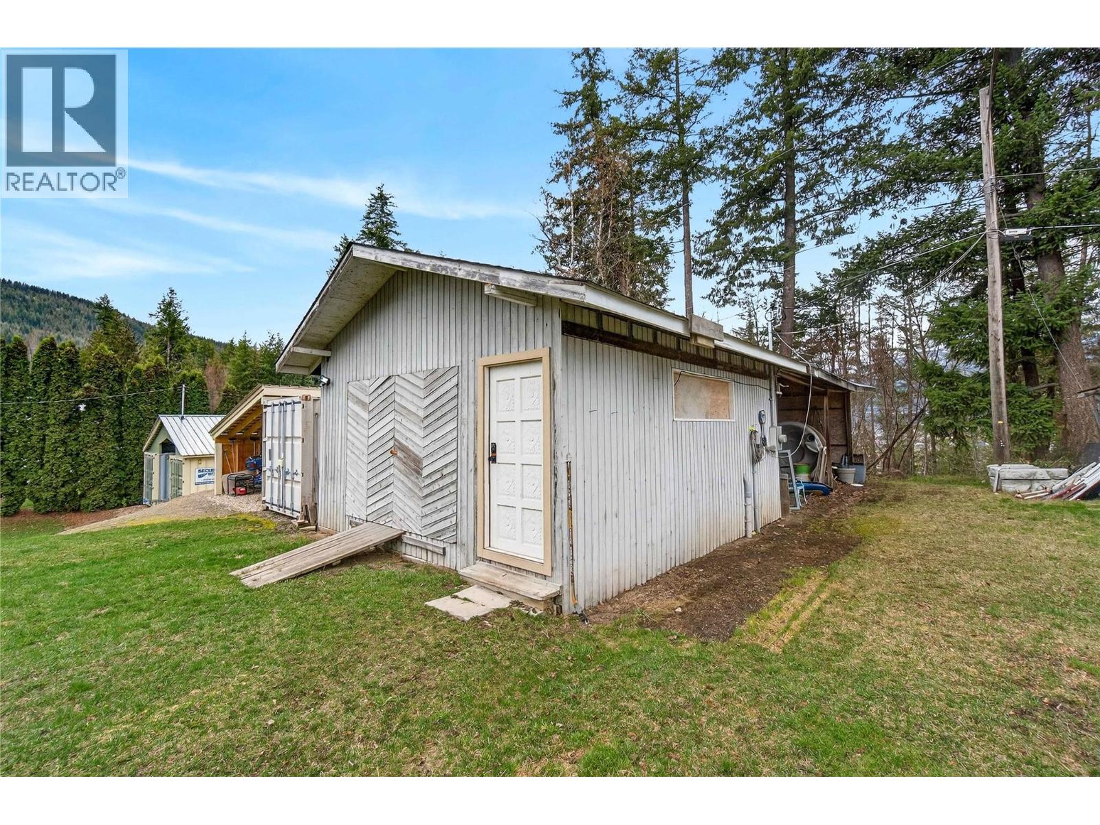 1040 Old Auto Road SE, Salmon Arm