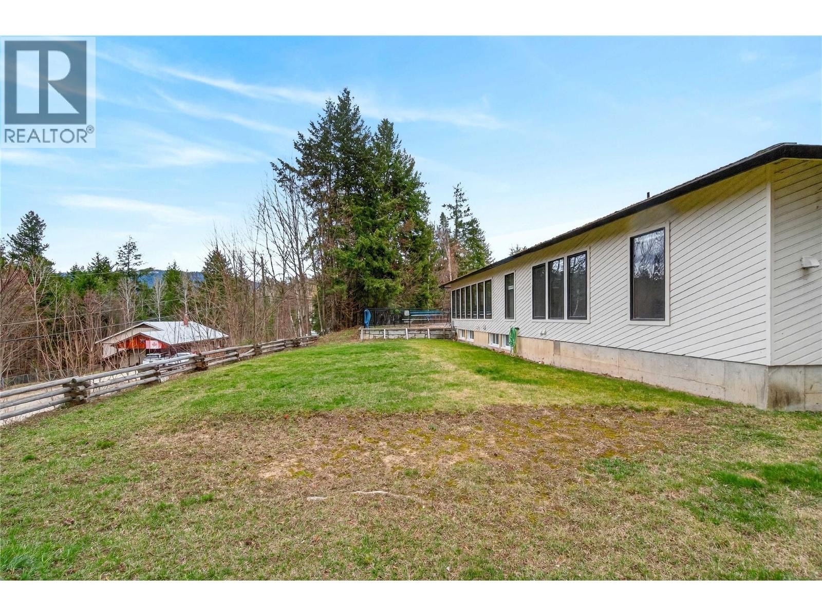 1040 Old Auto Road SE, Salmon Arm
