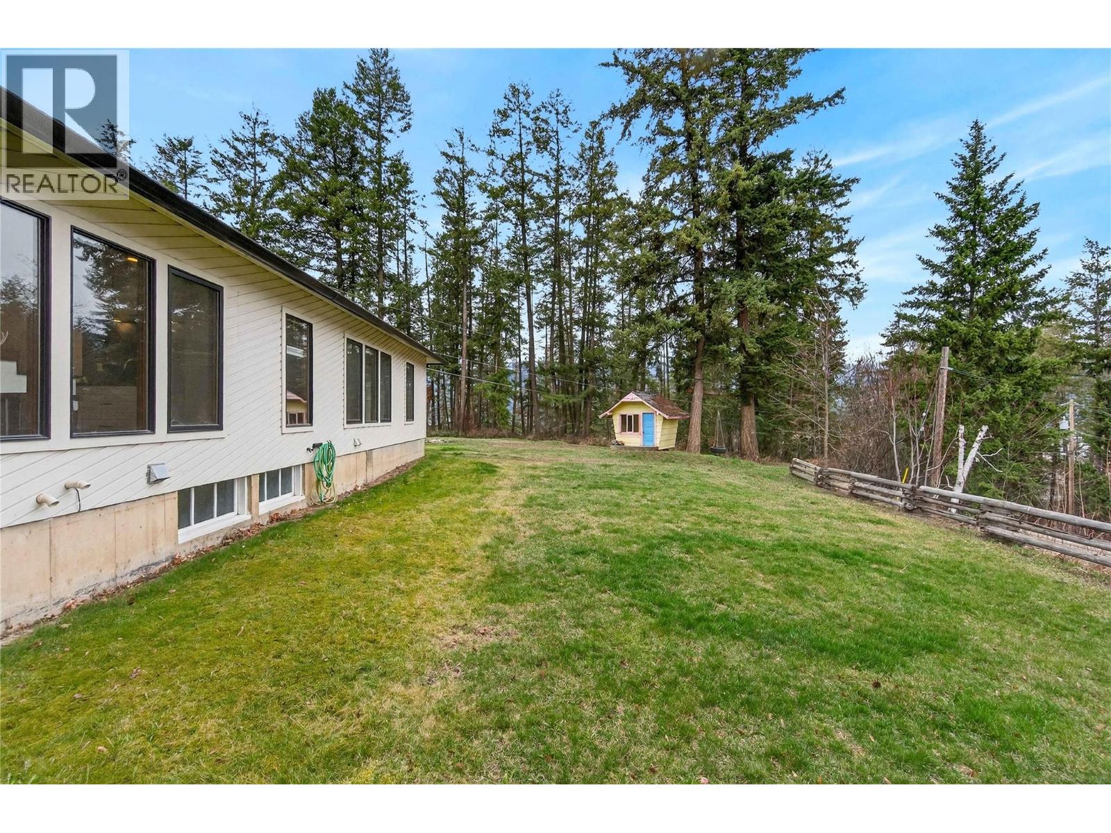 1040 Old Auto Road SE, Salmon Arm