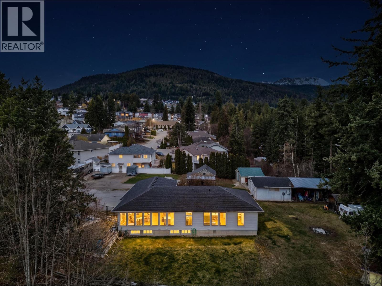 1040 Old Auto Road SE, Salmon Arm