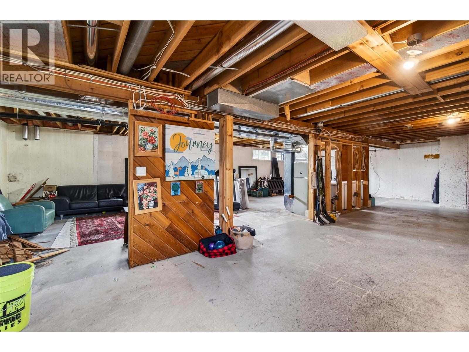 1040 Old Auto Road SE, Salmon Arm