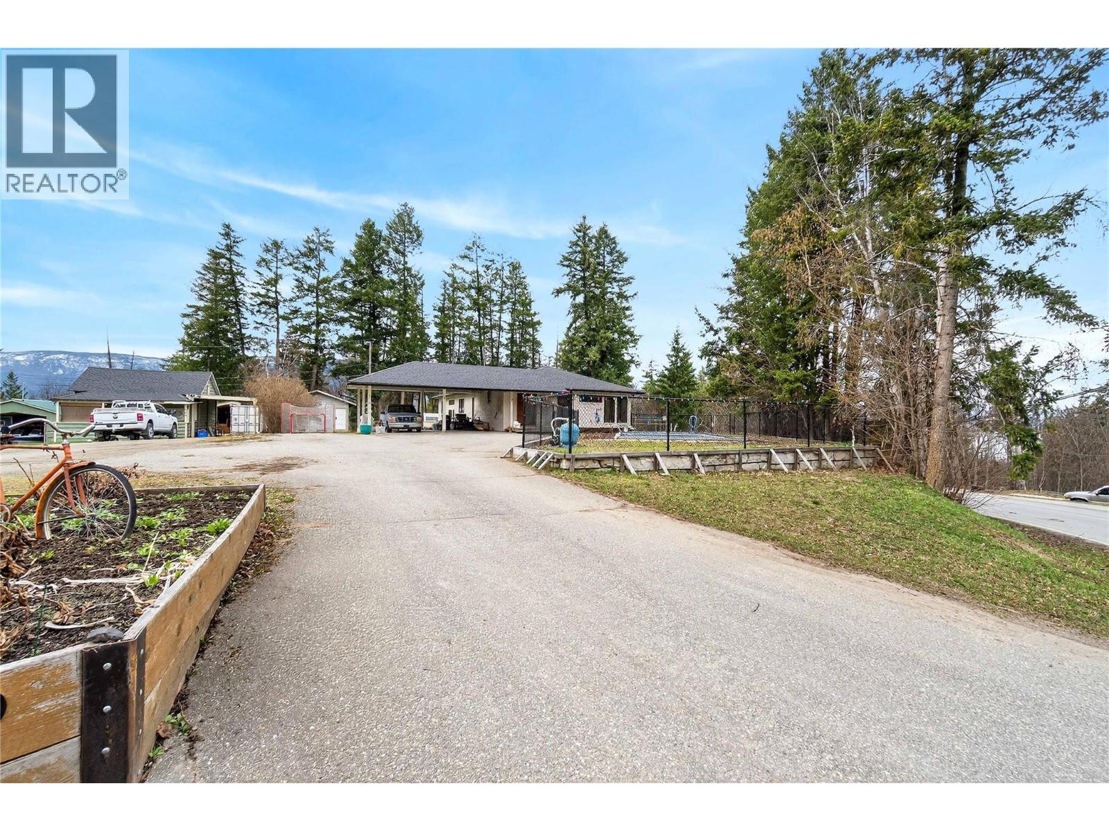 1040 Old Auto Road SE, Salmon Arm